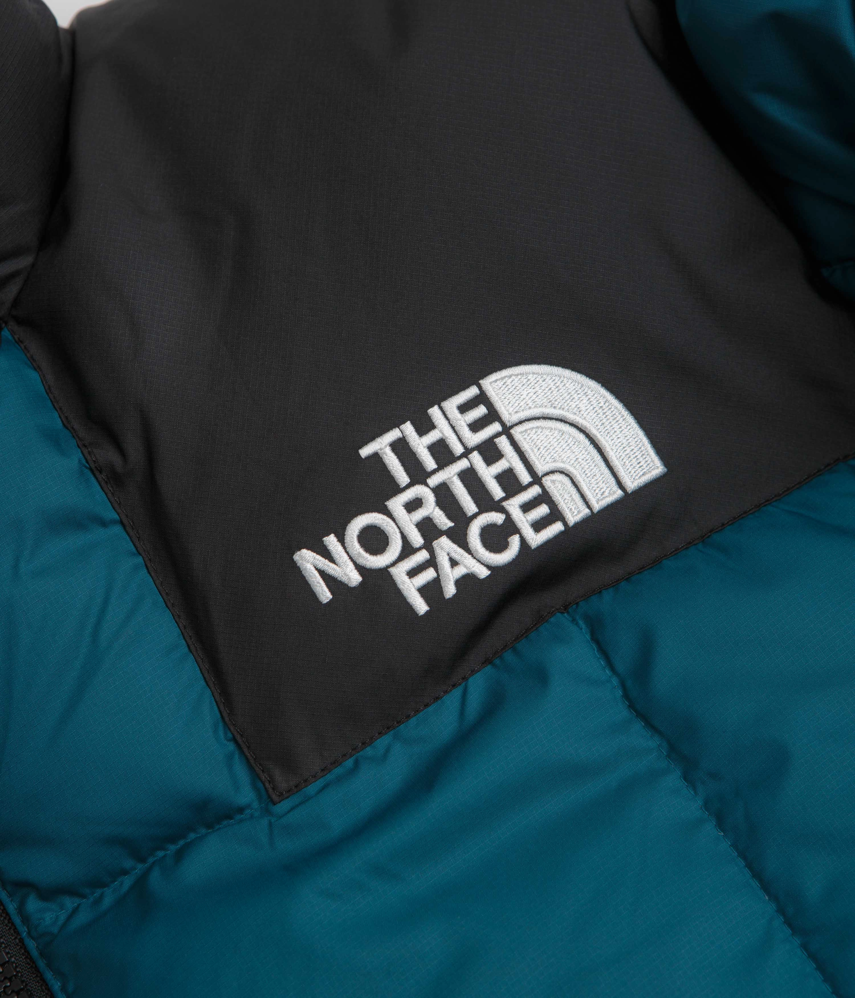 The North Face Lhotse Jacket - Mineral Ink Matte Surface Texture EcoFriendly Dye