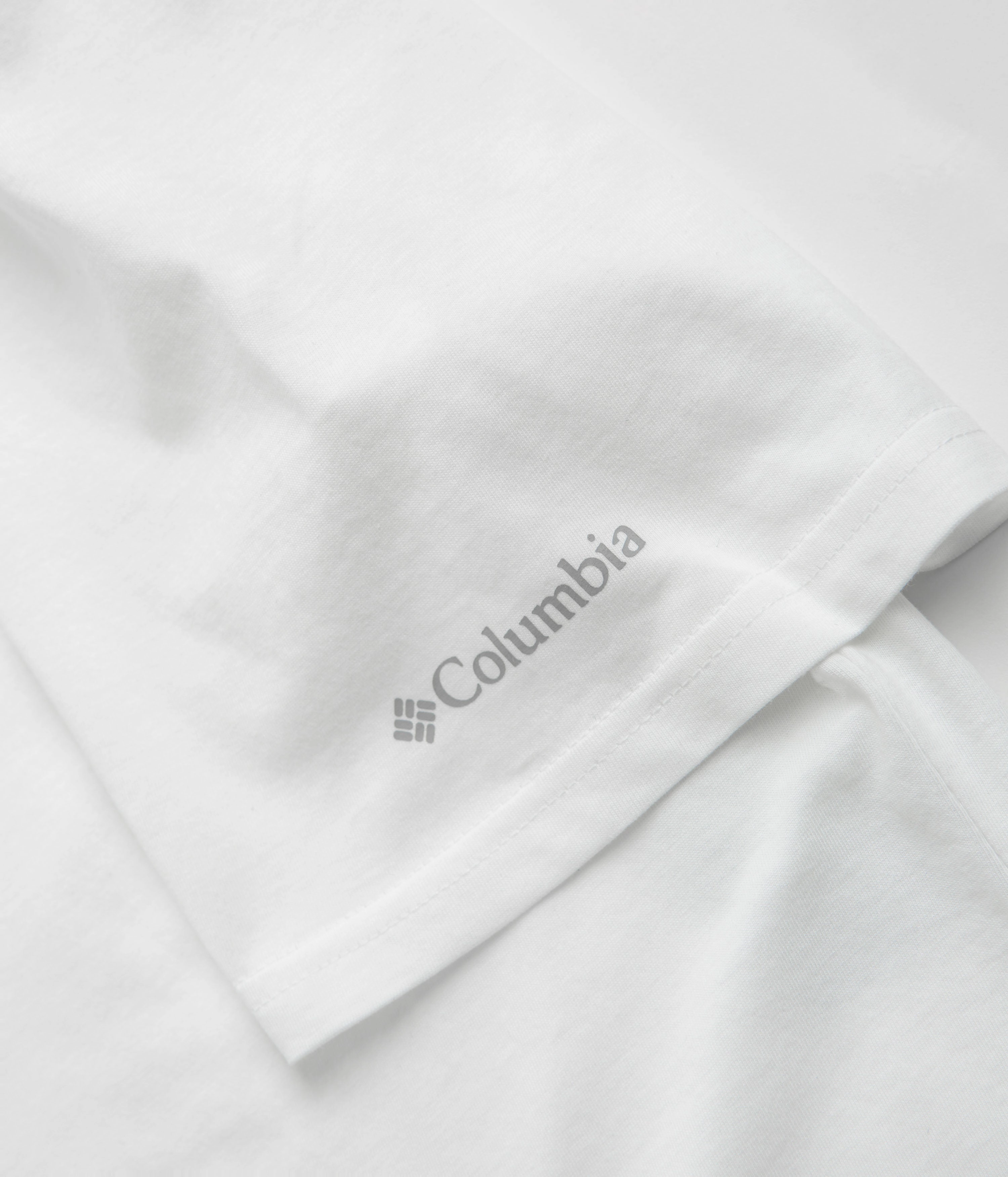 Columbia CSC Basic Logo Short Sleeve T-Shirt - White Effortless Wearable Flattering Cut