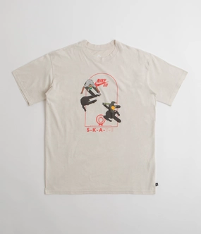 Nike SB Court T-Shirt - Light Bone Reinforced Shoulder Stitching Effortless Look