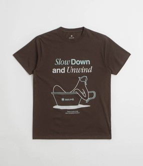 Ribbed collar Perfect Comfort Wear Snow Peak Relaxation T-Shirt - Dark Brown