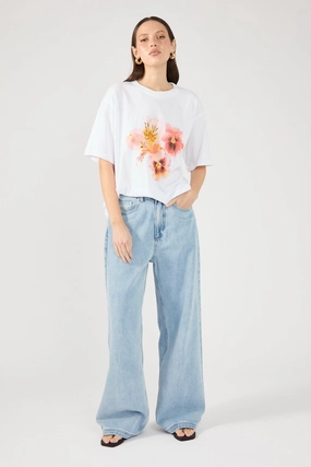 Mid Rise Fit Perfect Stranger Mid Rise 90's Slouch Jean Washed Light Blue Denim