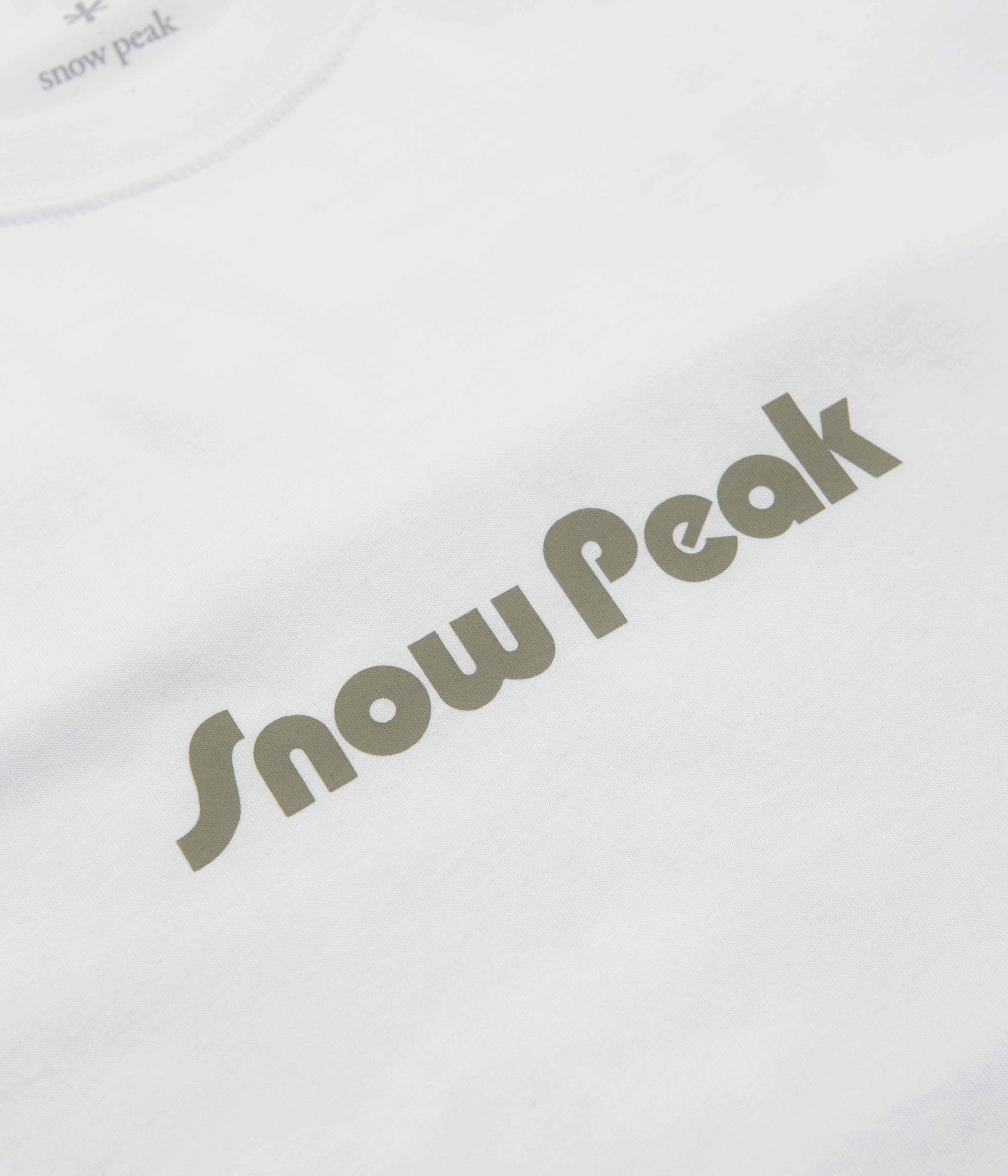 Foam Print Detail Easy Care Fabric Snow Peak Unwind T-Shirt - White