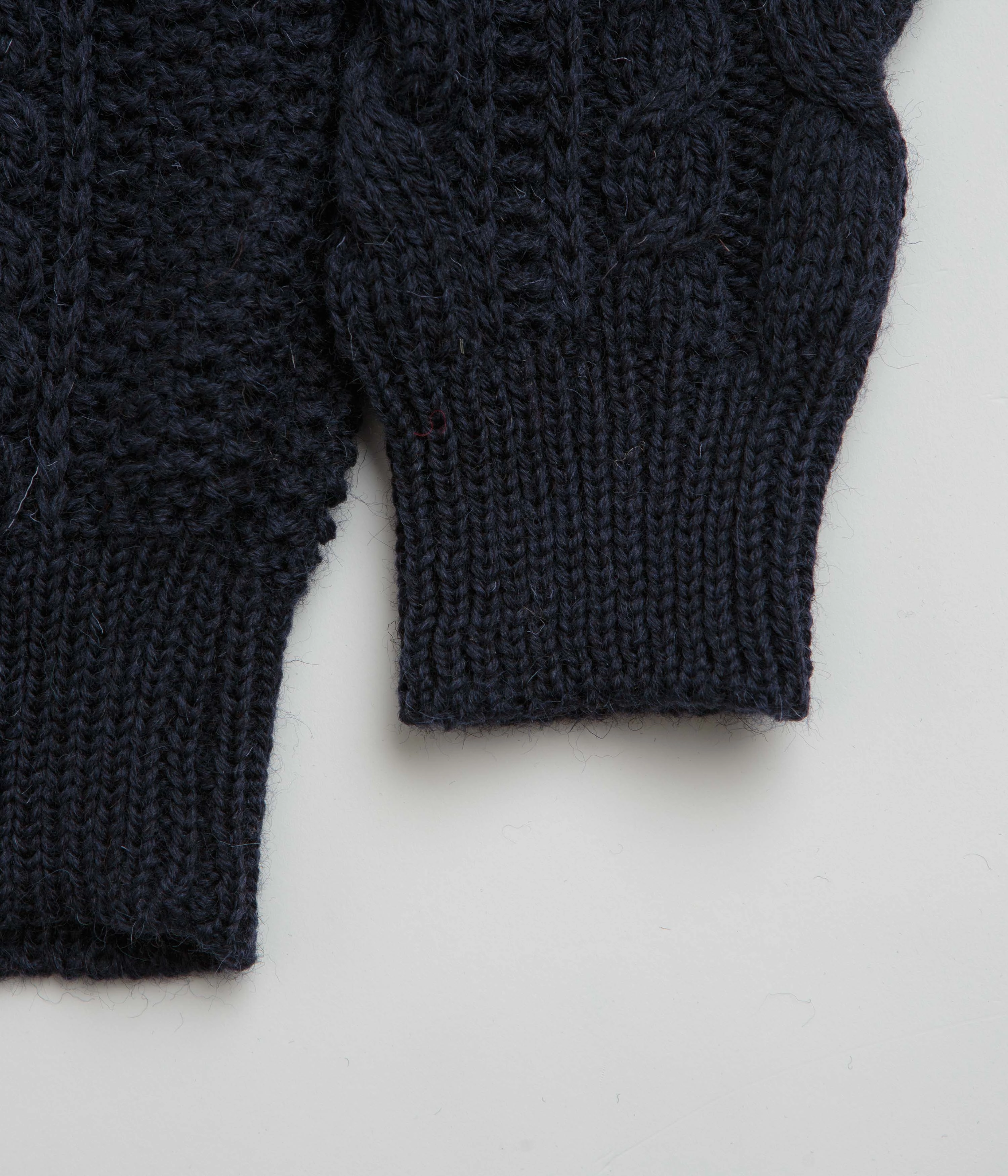 Anti Pilling Surface Soft Warm Layers Howlin' Forbidden Dreams Sweatshirt - Navy