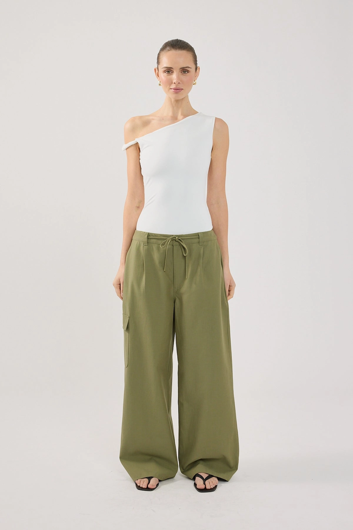 Perfect Stranger Jayden Mid Rise Cargo Tailored Pant Khaki Odor Control Fabric Wrinkle Resistant