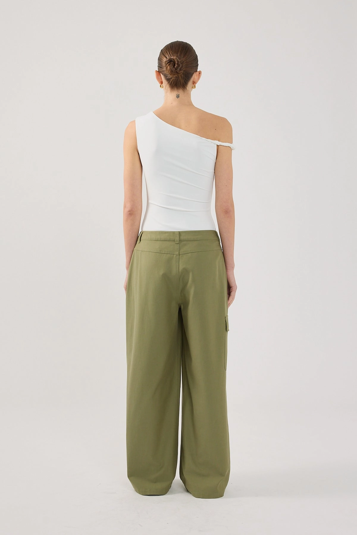 MoistureControlLiner Soft and Stretchy Perfect Stranger Jayden Mid Rise Cargo Tailored Pant Khaki