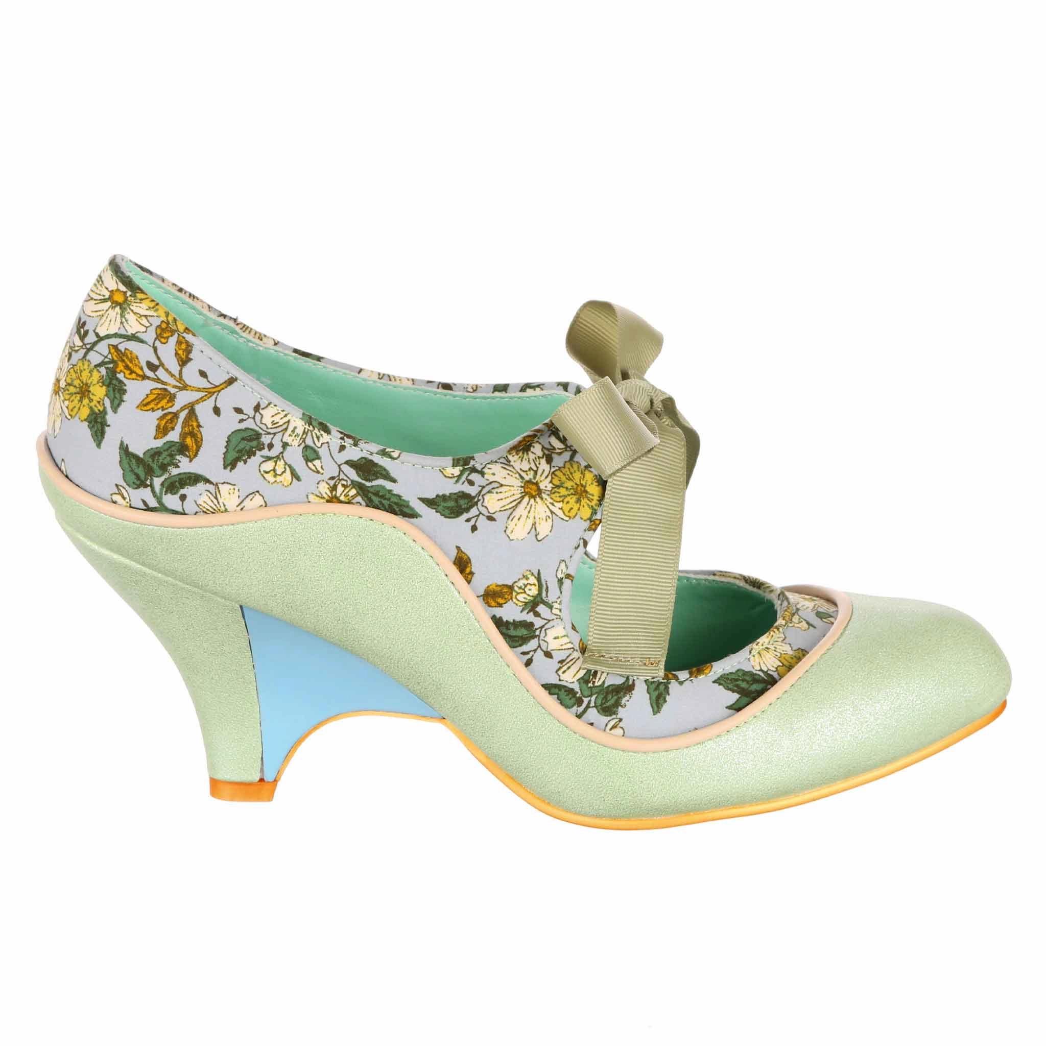 Peep Toe Pumps Looking Lovely