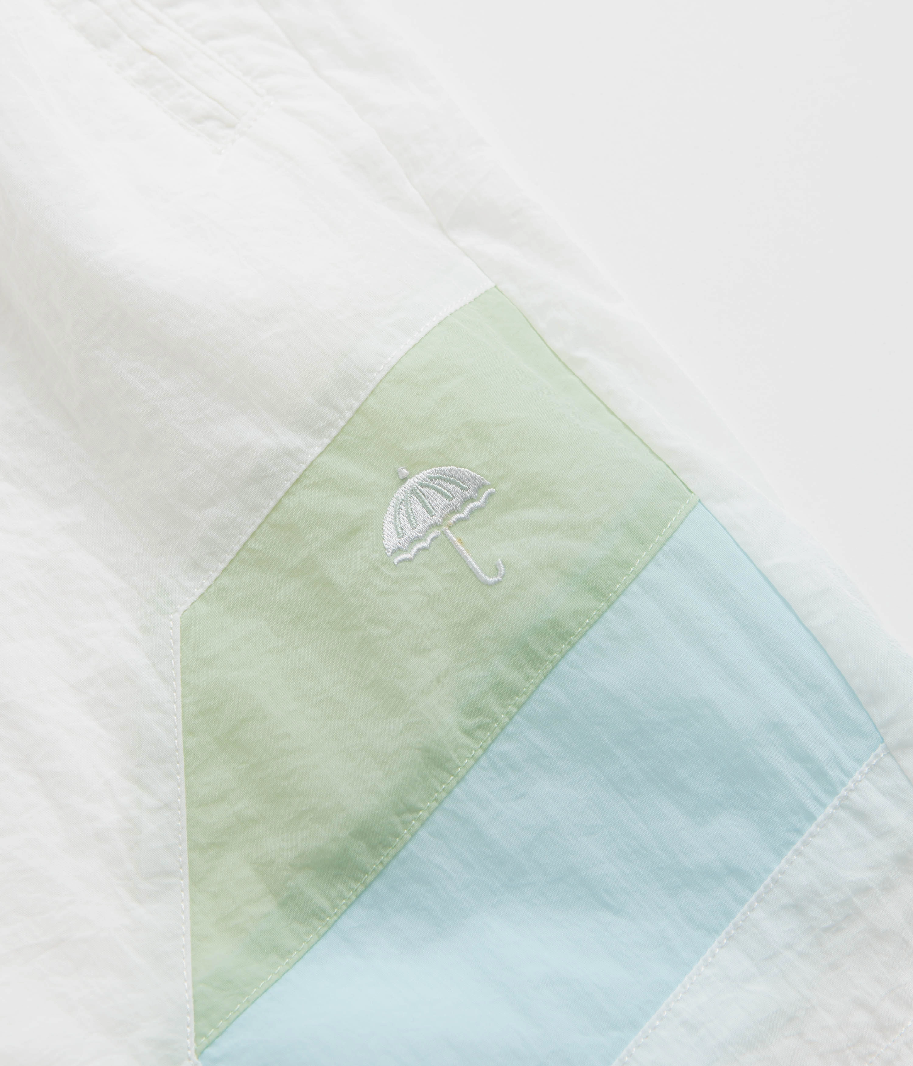 Colorfast Treatment Helas Locking Sport Shorts - White