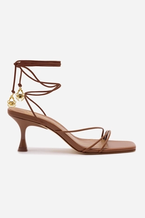 Holiday Mood Easy Step Nadia Sandal In Caramel Leather