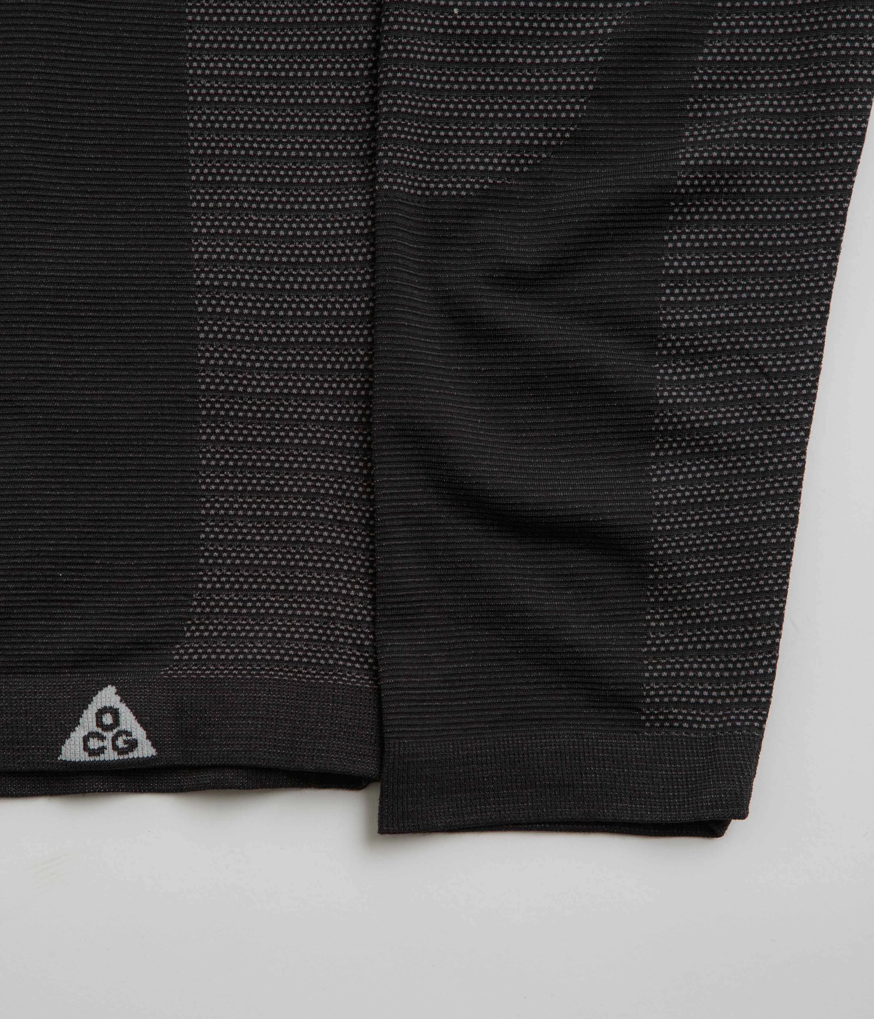Nike ACG Delta River Long Sleeve T-Shirt - Black / Cool Grey Bold Look Modern Style