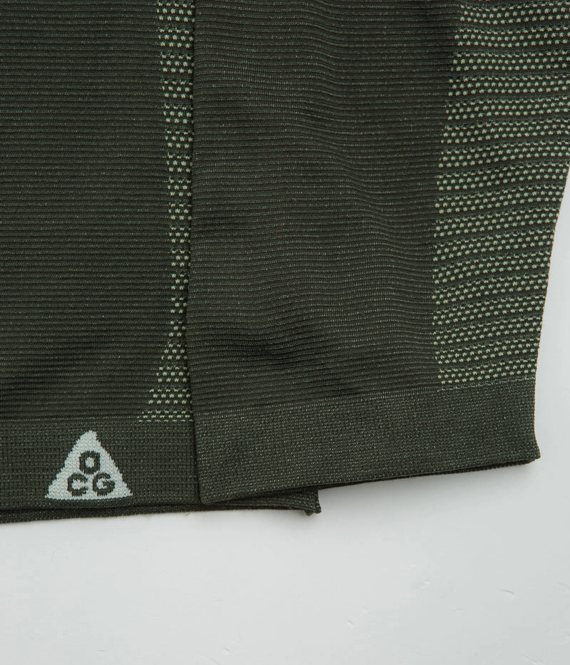 Practical Comfort Nike ACG Delta River Long Sleeve T-Shirt - Sequoia / Barely Volt