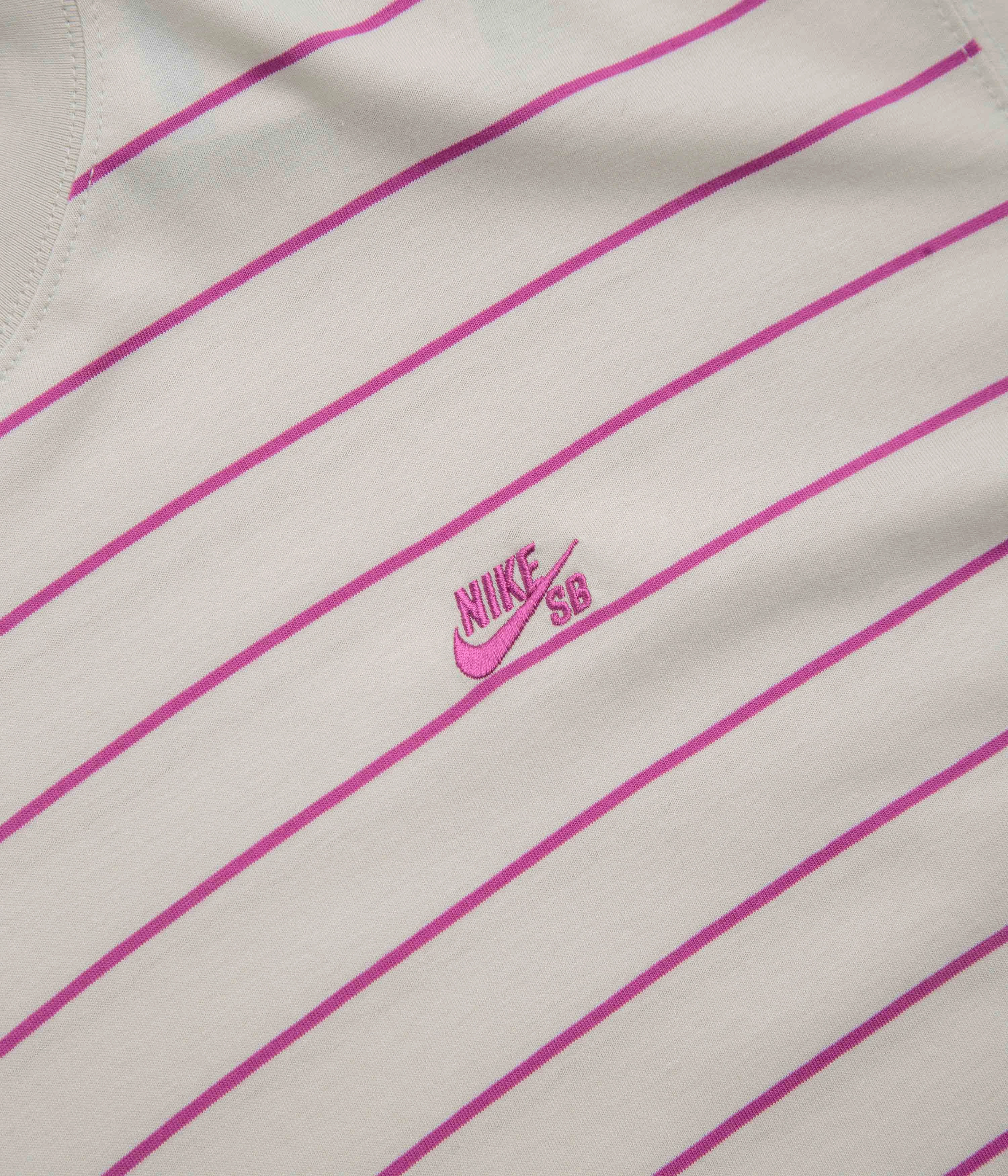 Comfy Essentials Nike SB Striped T-Shirt - Light Bone