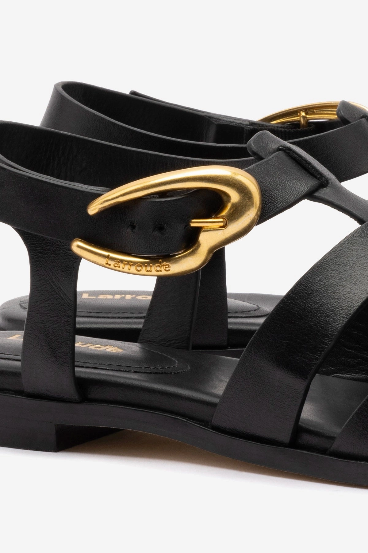Stevie Flat Sandal In Black Leather Shock Diffusing Heel High-Performance Footwear