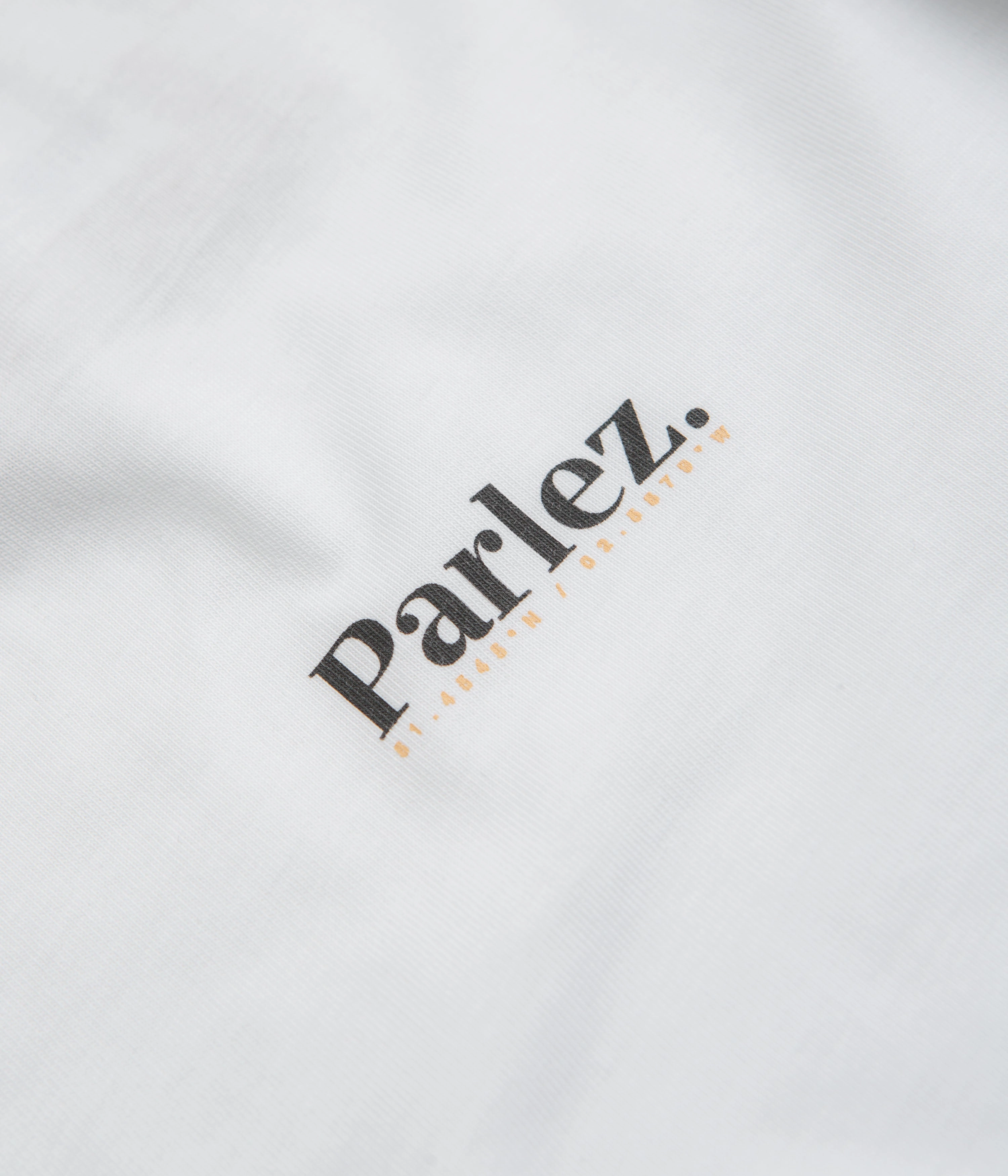 Casual Chic Look in demand Parlez Banos T-Shirt - White