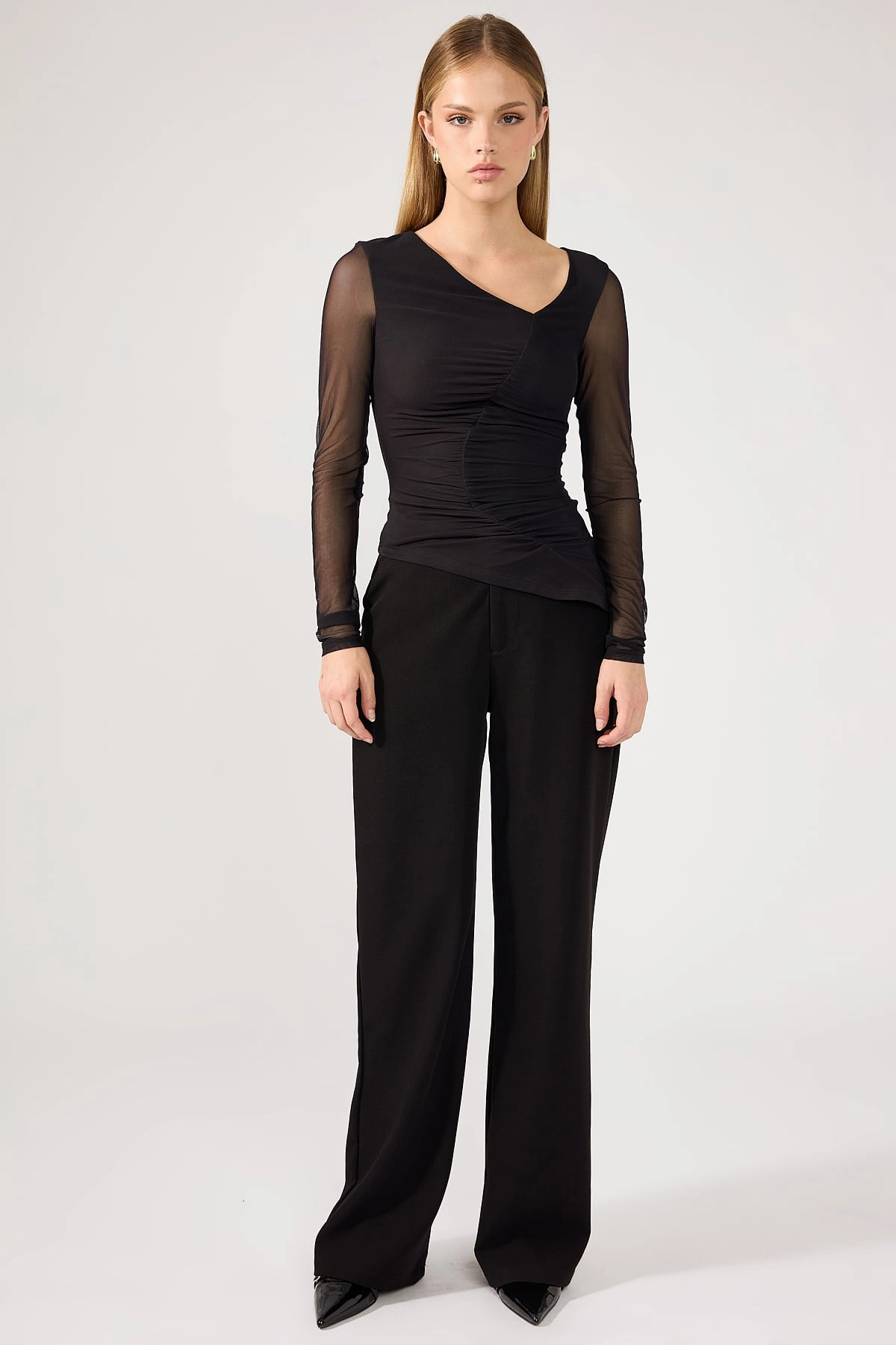 Decor Perfect Stranger Diane Ruched Long Sleeve Top Charcoal