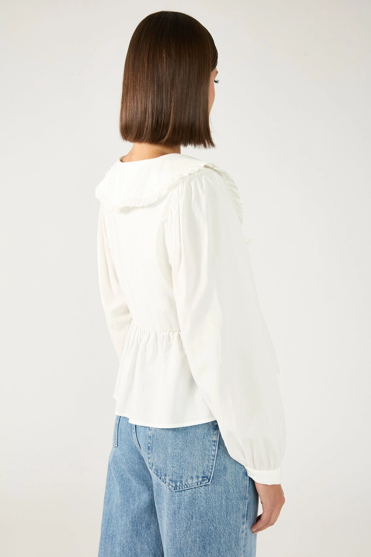 Perfect Stranger Ingrid Long Sleeve Collared Blouse White Plateau area