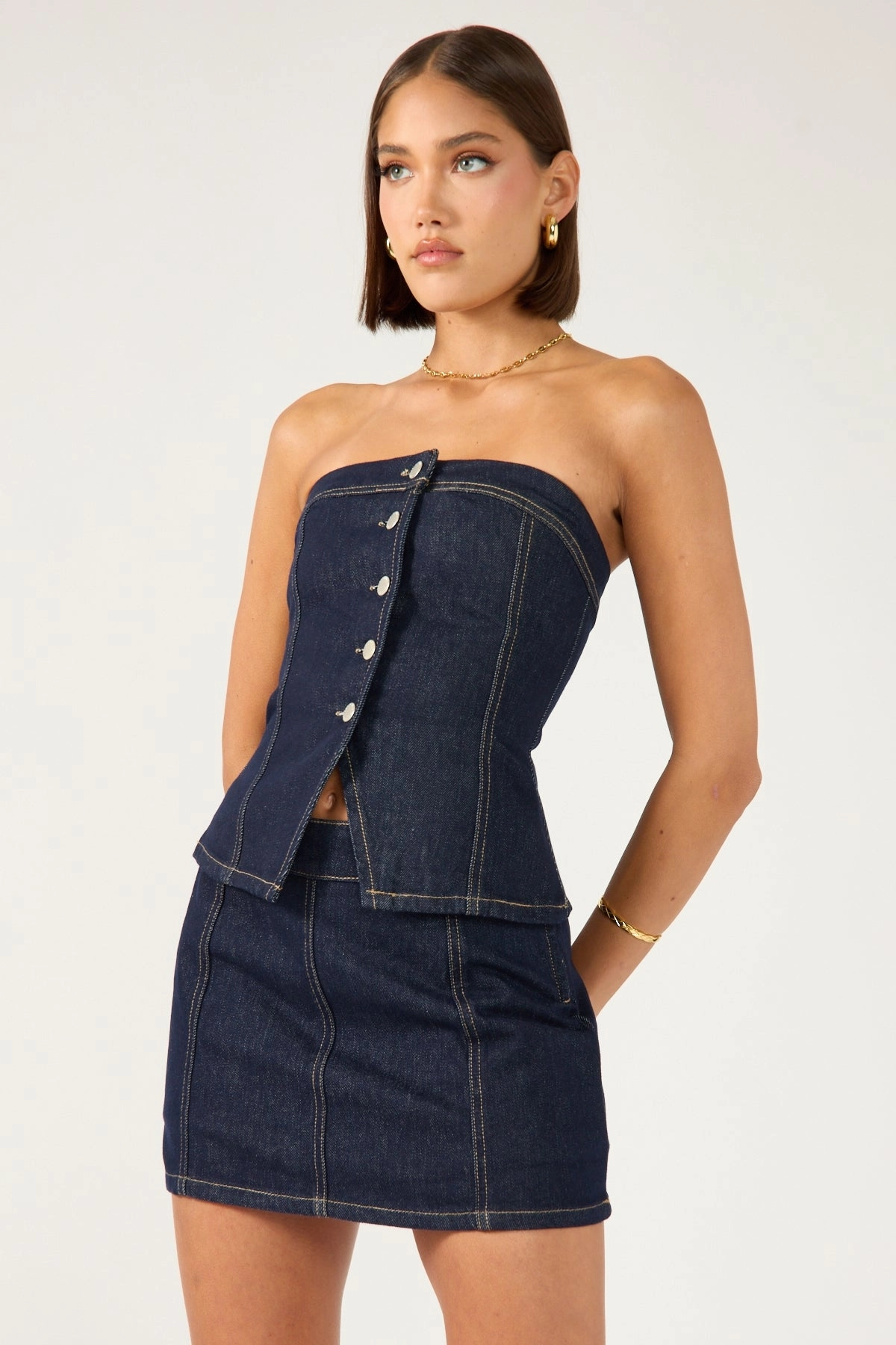 Photography Session Non Restrictive Fit Perfect Stranger Mila Denim Mid Rise Skort Dark Blue Denim