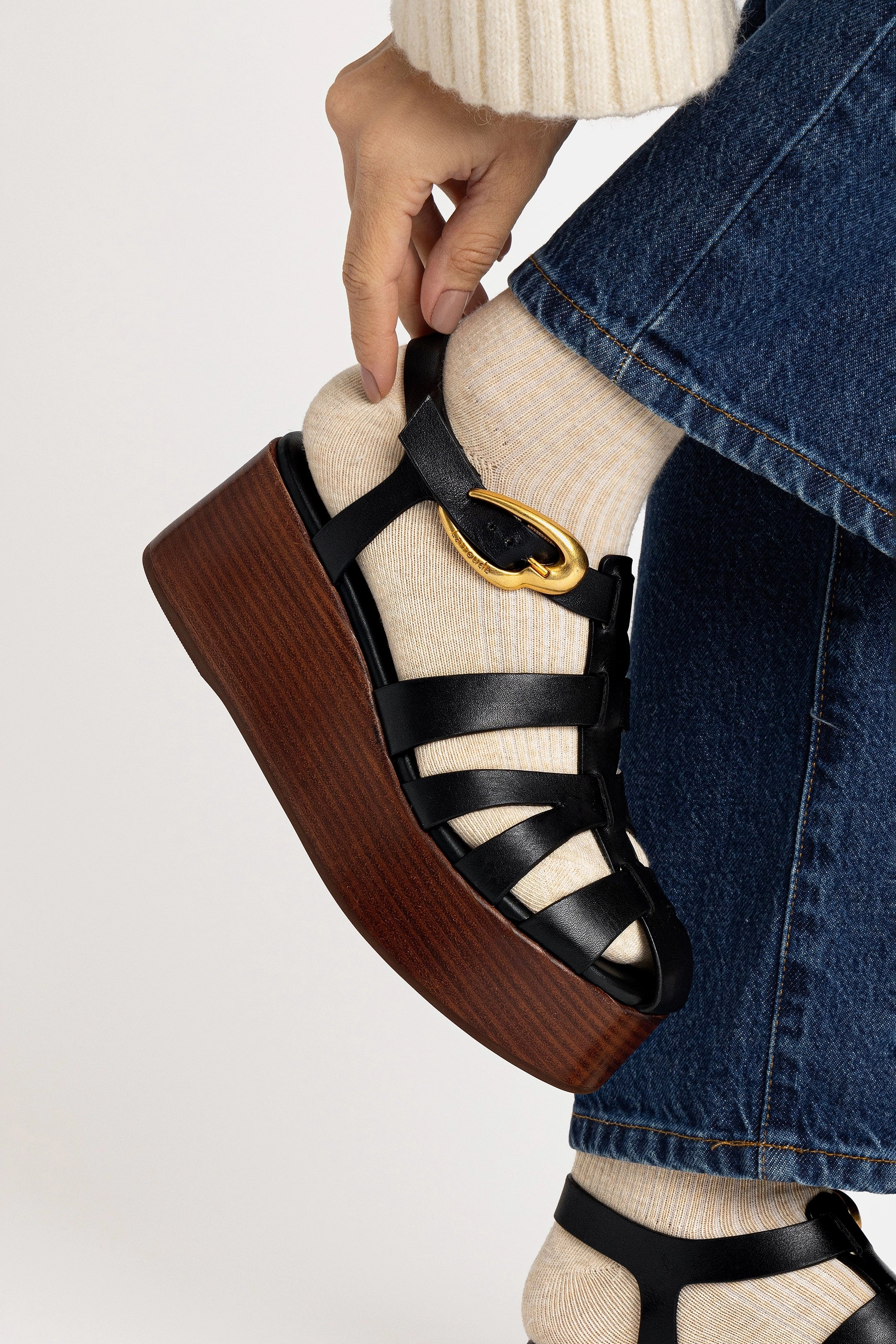 Stevie Verona Flatform Sandal In Black Leather Comfortable Travel Shoes