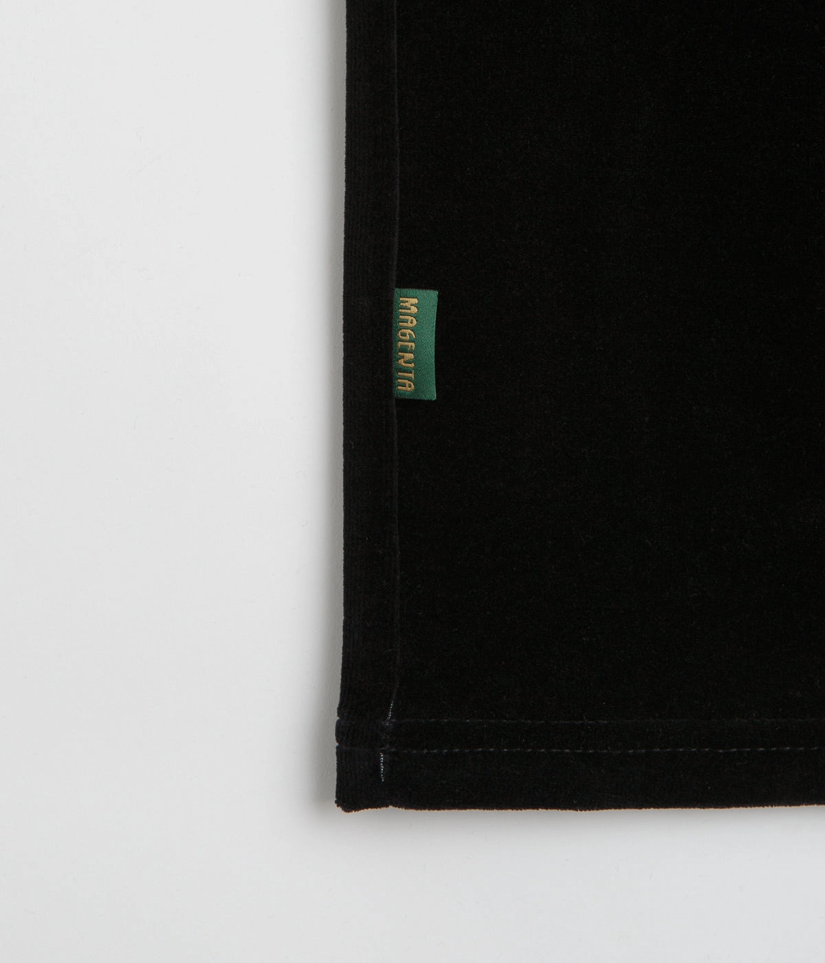 Magenta Velours Pocket T-Shirt - Black Travel Comfort Outdoor Trend