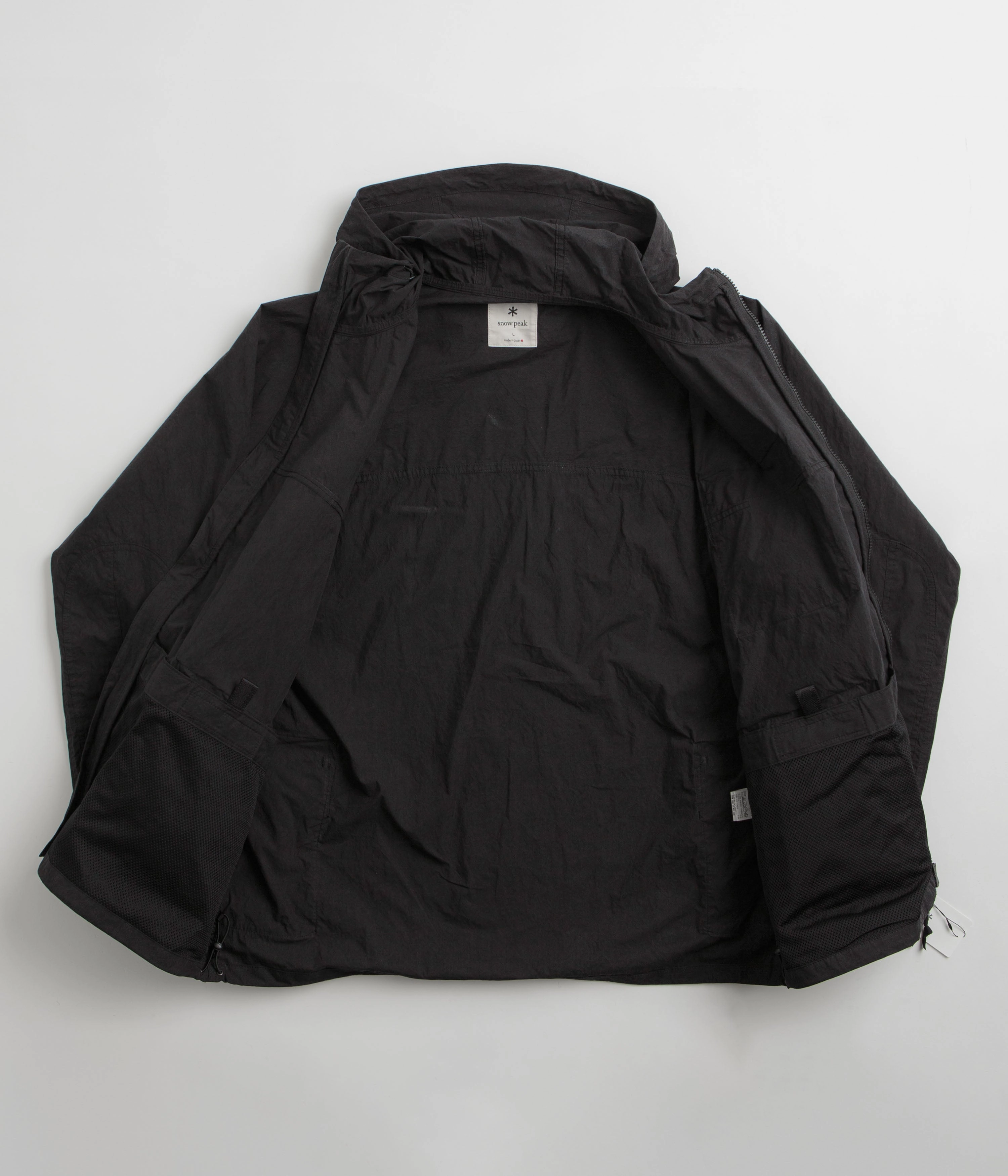 Sleek Style Seamless Welded Construction Snow Peak C/N Parka - Black