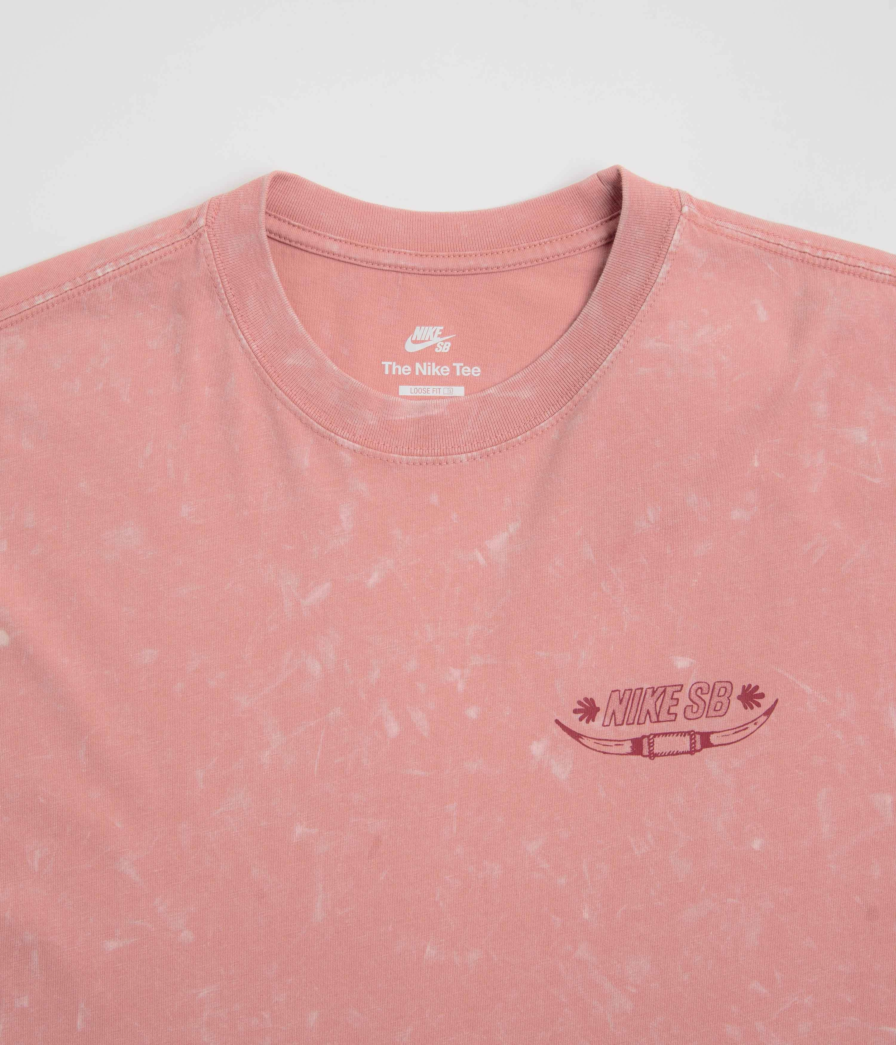 Multi Directional Stretch Modern Outfit Nike SB Western Bee T-Shirt - Red Stardust