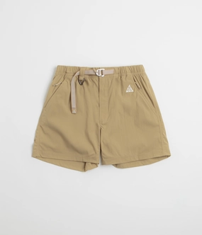 Sporty Layer Nike ACG Hiking Shorts - Parachute Beige / Summit White