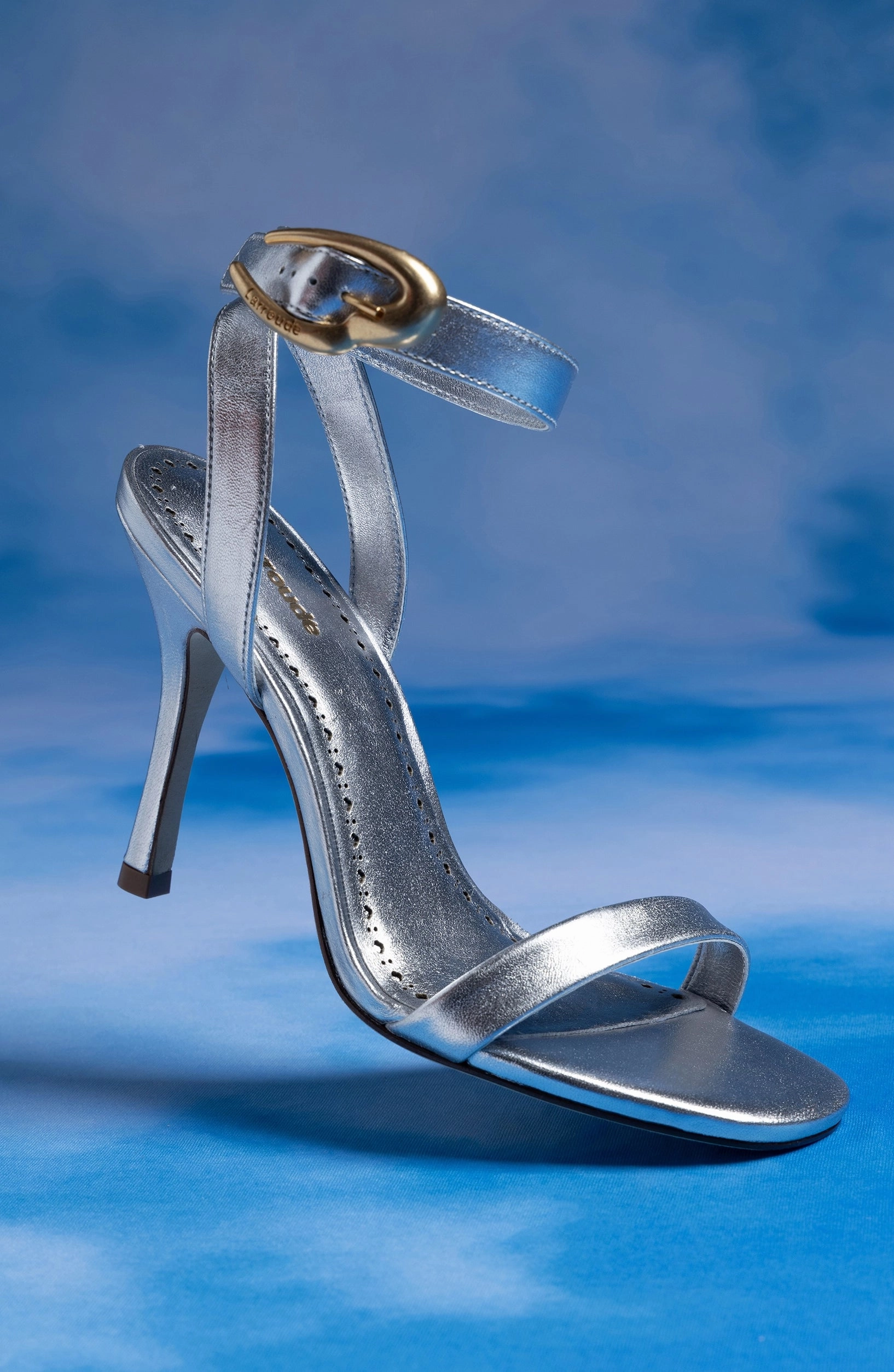 Effortless Walking Comfortable Adventure Shoes Verona Sandal In Silver Metallic Leather