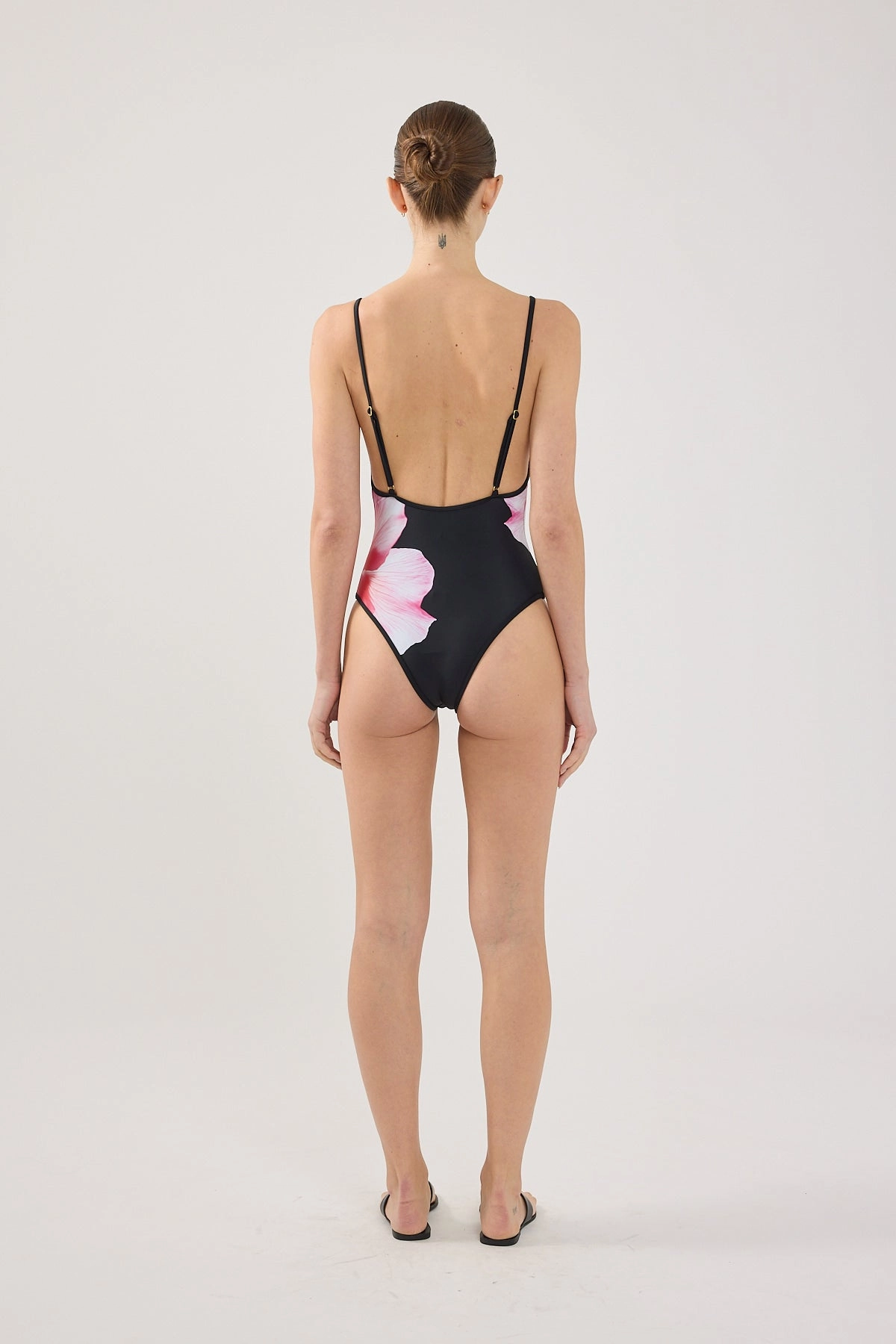 Flexible Bonding Seams Perfect Stranger Zimi Flower One Piece Black